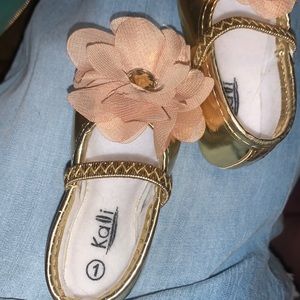 NEW!  Kelli Baby metallic Gold shoes w/pastel peach flower